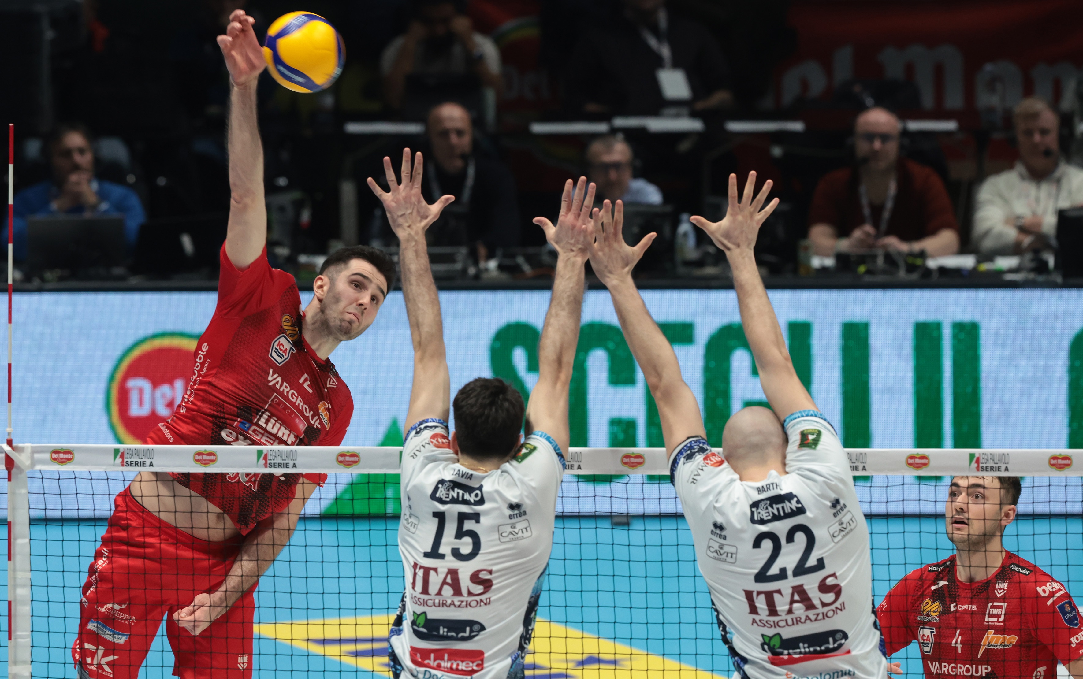 意大利球队在国际比赛中持续发力