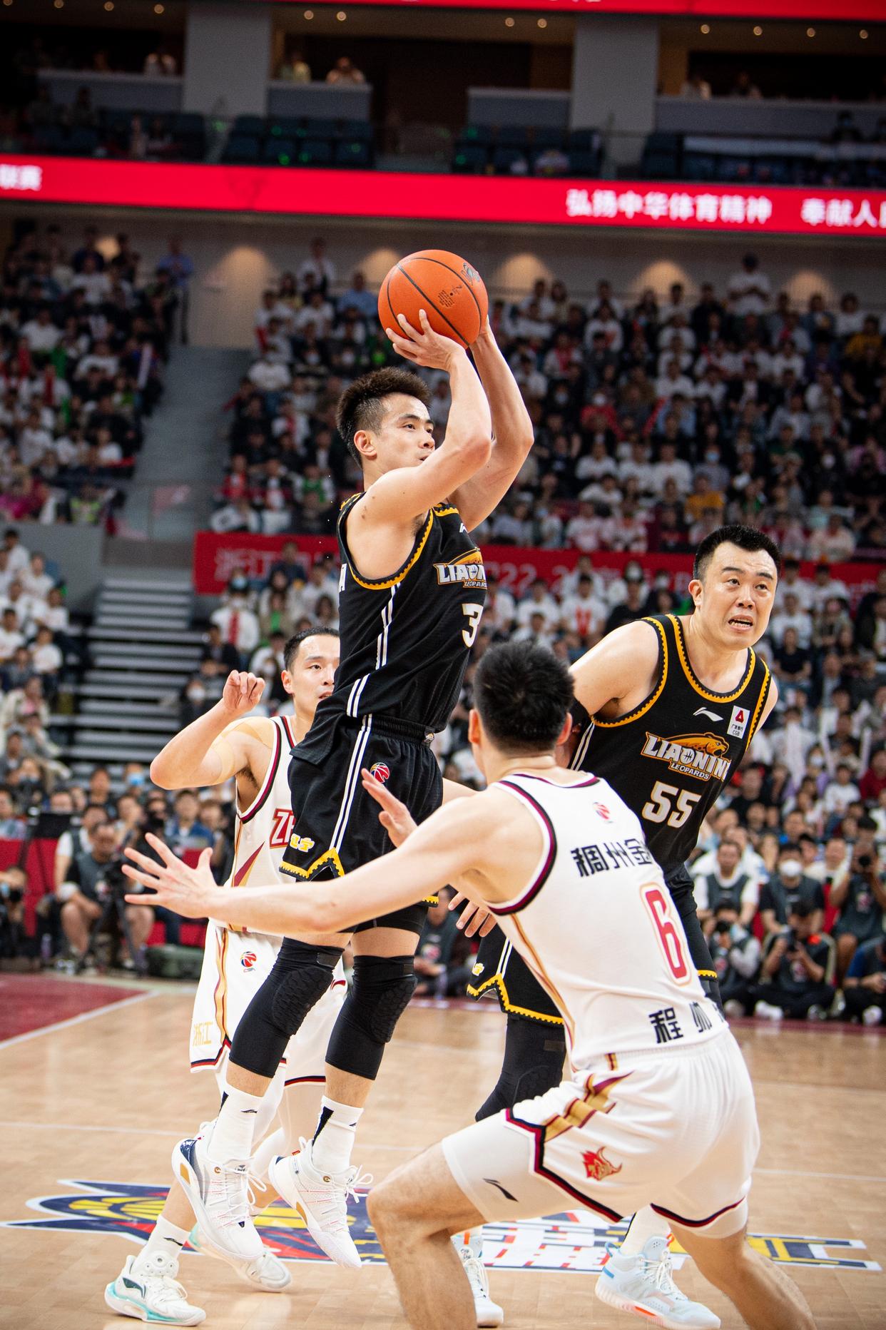 广东队客场击败浙江，保持不败