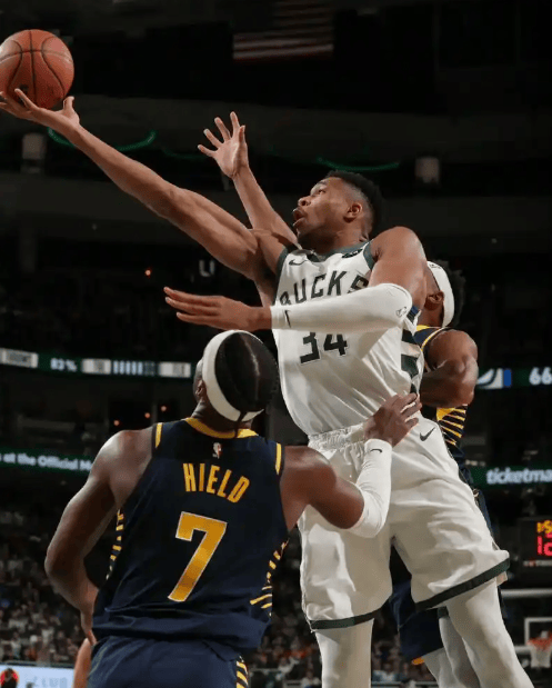 熊猫体育手机客户端-NBA东部劲旅密尔沃基雄鹿队豪取胜利，篮球气焰高涨