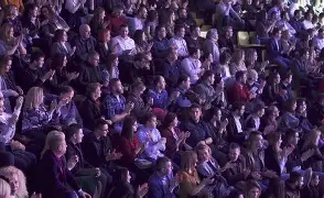 包含科威特球队势不可挡，赢得观众掌声的词条