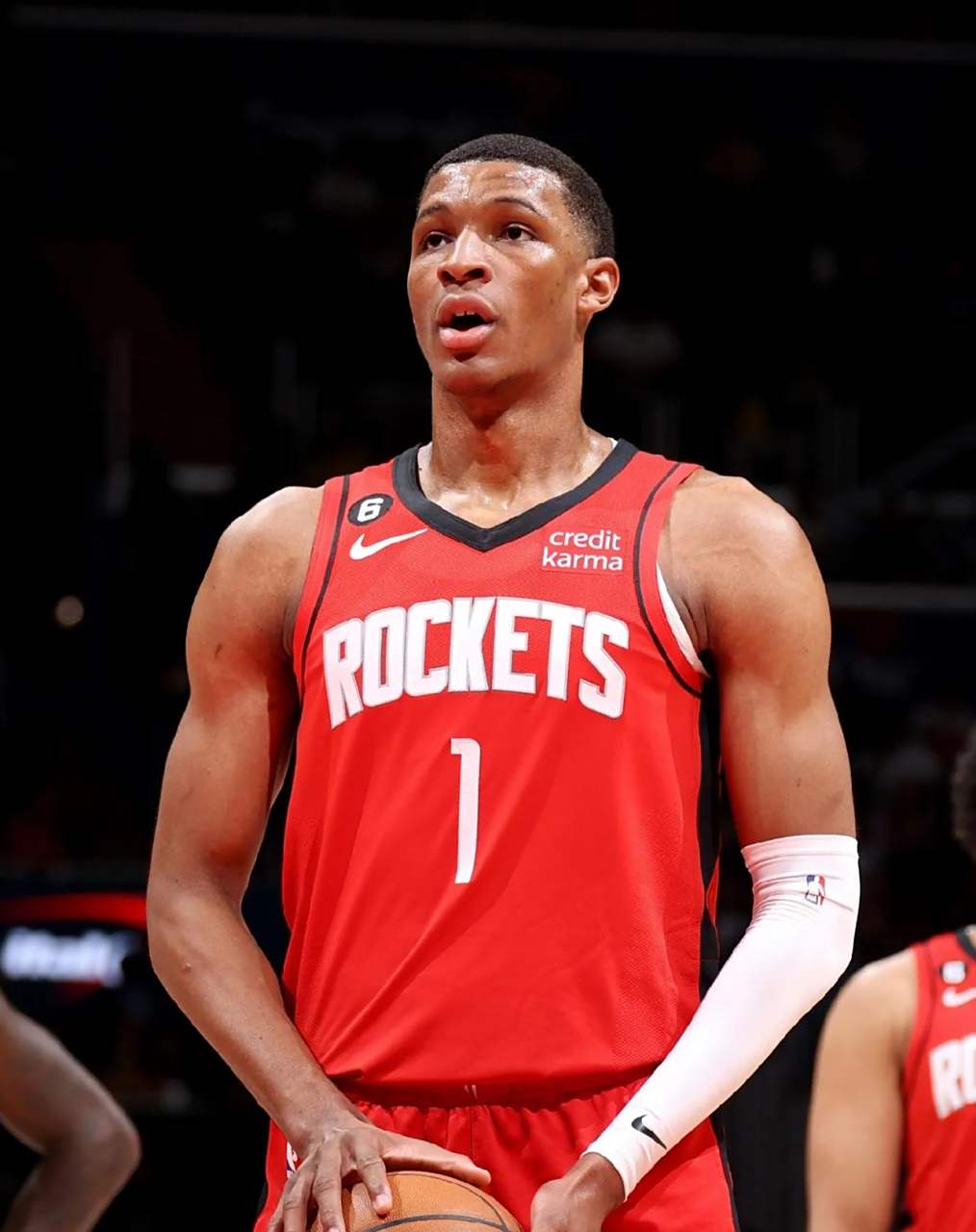 西亚卡姆上火箭建功，猛龙狂灌勇士34和高海拔的简单介绍