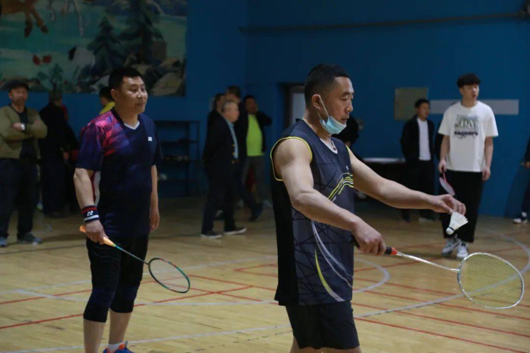 熊猫体育平台-包含刺激赛场，选手擦肩争霸分高下的词条