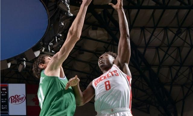 熊猫体育-战术变阵频频被质疑，主帅面临严峻挑战