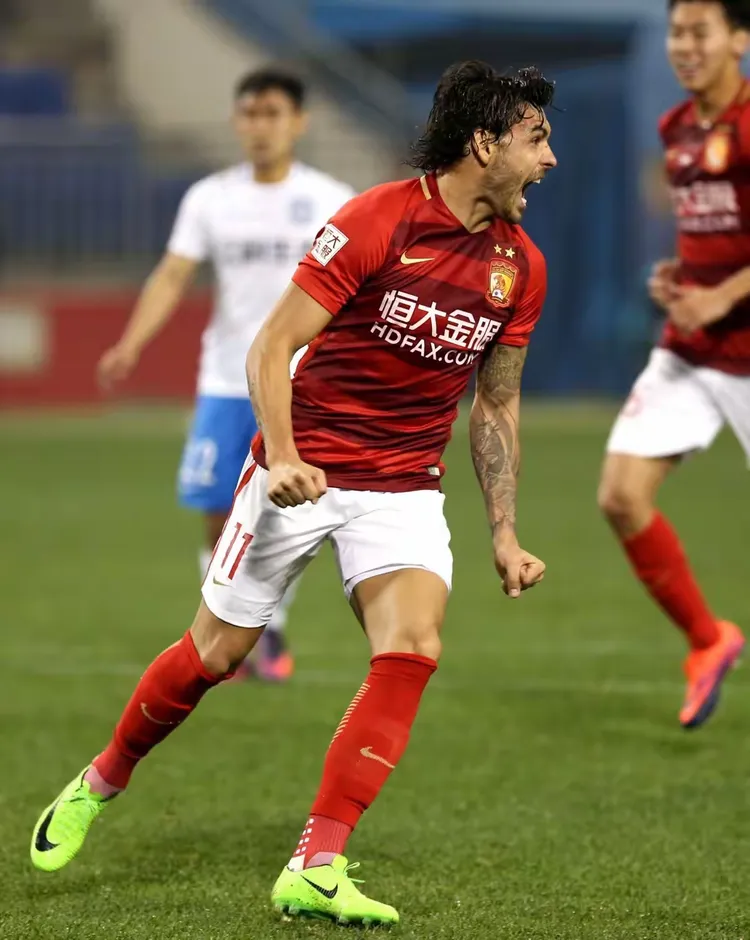 北美选手表现亮眼,敢拼能赢 北美选手表现亮眼,敢拼能赢